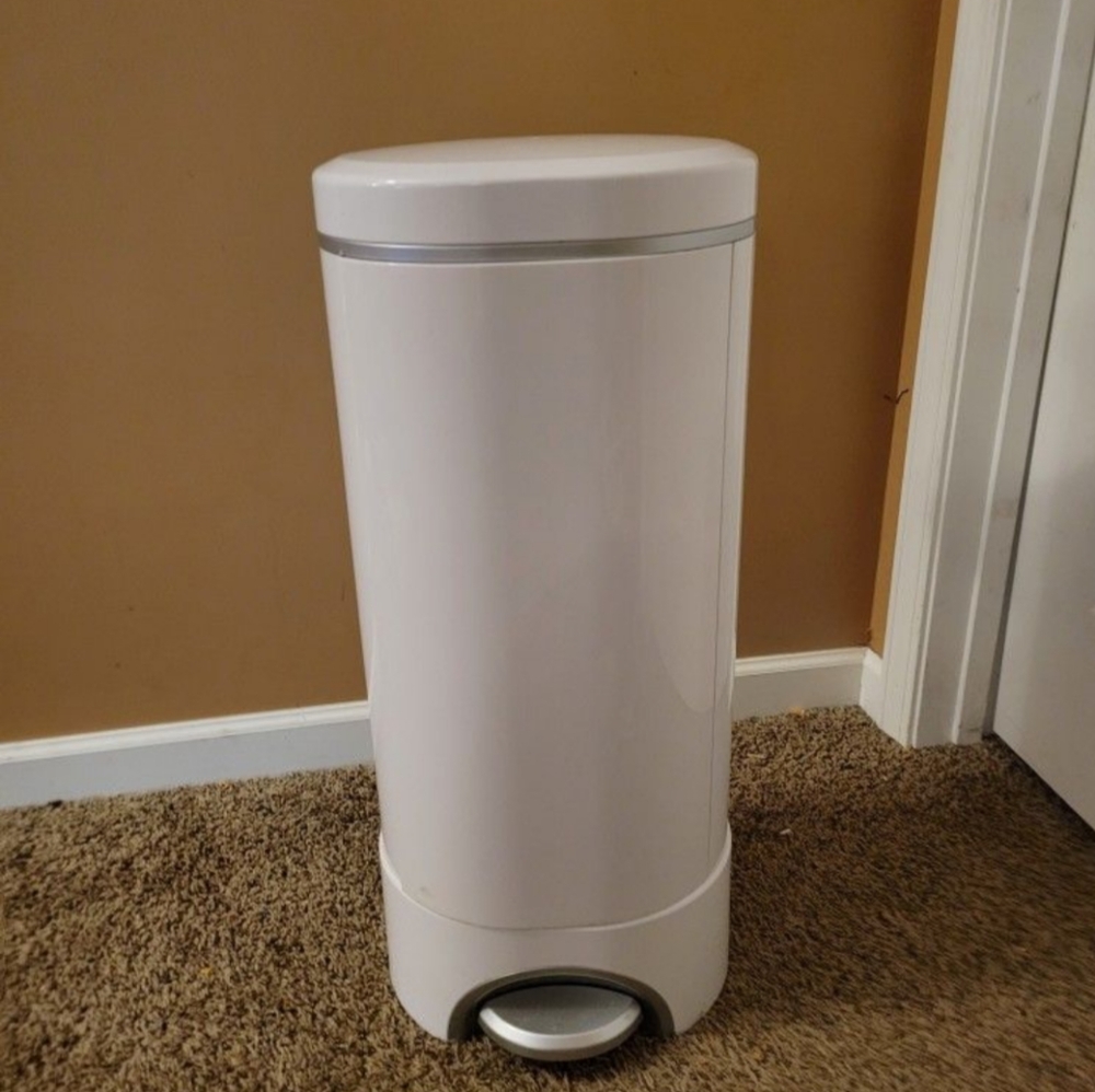 Munchkin diaper pail